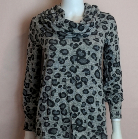 Gibson Gray and Black Convertible Leopard Print Pullover Sweater size XS - Picture 1 of 7